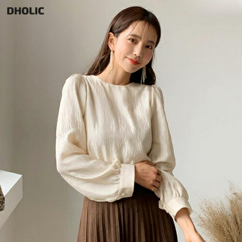 【只今10%OFF】グロッシーバックリボンブラウス・全2色・t62101 レディース 【bl】【韓国 ファッション トップス ブラウス 長袖 ラウンドネック とろみ 光沢 上品 エレガント 高見え 無地 大人 オフィス オフィスカジュアル 仕事　職場 フォーマル スーツ カジュアル 秋 冬】