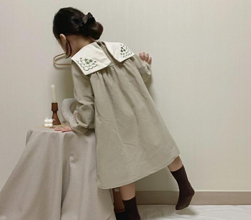 【キッズ30%OFF】配色ボックスネックワンピース・u09997 キッズ【3~8才】【ops】【ワンピース ロング ロングワンピース 長袖 配色 襟コンシャス ナチュラル 可愛い かわいい 女の子 秋 冬 韓国 韓国子供服 子供 こども 子供服 こども服】【KIDS】