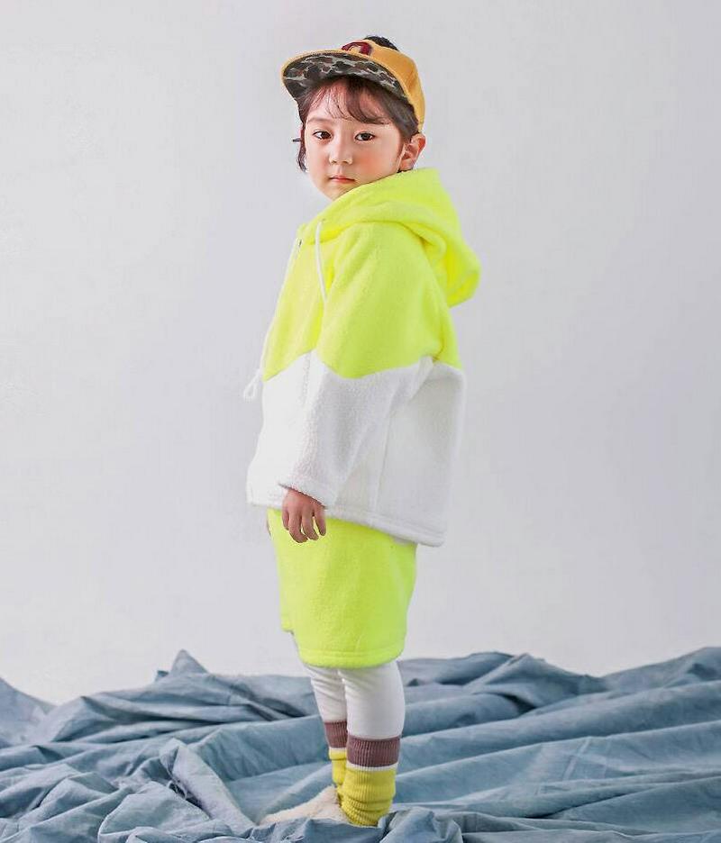 ネオン配色ジップアップ上下SET・p010018 キッズ【3~8才】【set】【セットアップ setup トップス ジップアップ パーカー 長袖 半ズボン ハーフパンツ ネオン カジュアル 女の子 男の子 秋 冬 韓国 韓国子供服 子供 こども 子供服 こども服】【KIDS】【WS】