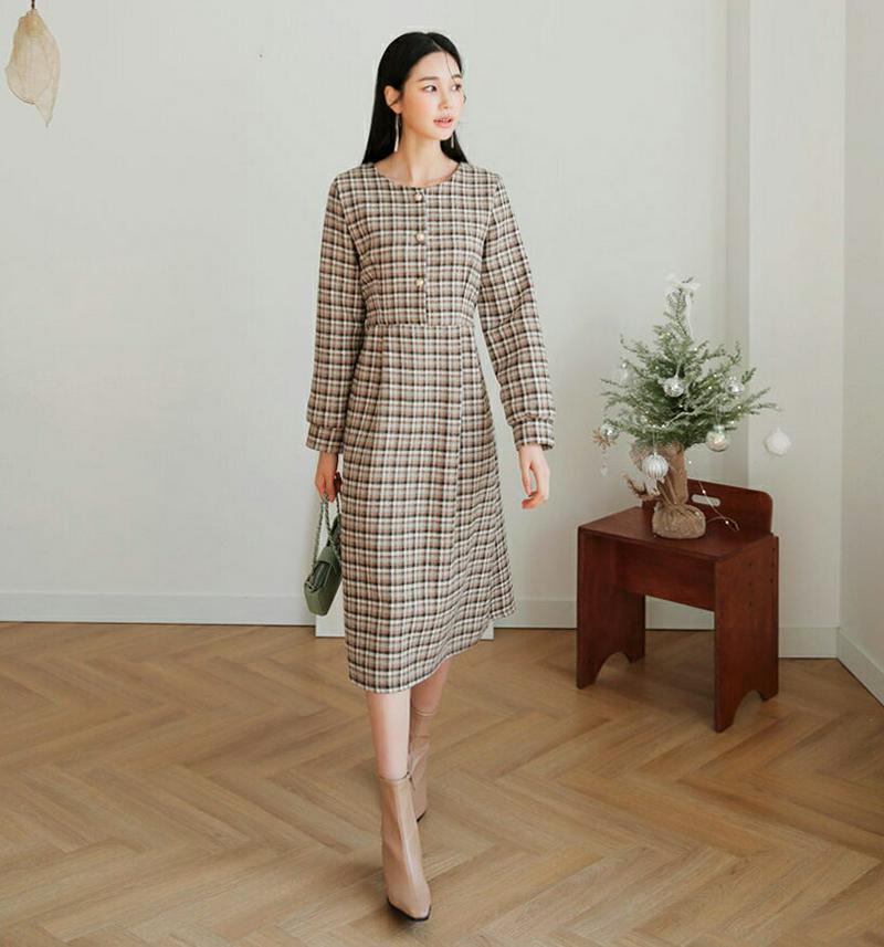 【只今10%OFF】チェックパールボタンワンピース・全2色・t61224 レディース 【ops】【韓国 ファッション ワンピース ロング ミモレ フレア Aライン ラウンドネック 長袖 レトロ ビンテージ ガーリー 端正 きれいめ スリム カジュアル 秋 冬】