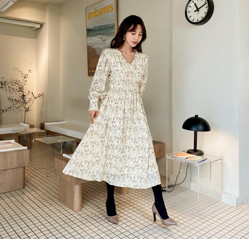 Vネックパフワンピース・全2色・b62132 レディース 【ops】【韓国 ファッション ワンピース ロング フレア Aライン Vネック 長袖 ぼわん袖 ボリューム袖 パターン 柄 花柄 上品 大人 カジュアル 秋 冬】【STYLE】