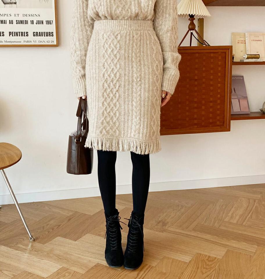 【只今10%OFF】ケーブルニットスカート・全4色・t62158 レディース 【sk】【韓国 ファッション ボトムス スカート ショート ミニ フリンジ 台型 タイト スリム 細身 Hライン アラン編み ツイストニット カジュアル 秋 冬】【STYLE】