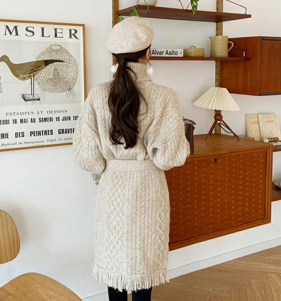 【只今10%OFF】ケーブルタートルニット&スカートSET・全4色・t62159 レディース 【ops】【韓国 ファッション セットアップ ニット ハイネック 長袖 スカート ショート ミニ フリンジ 台型 タイト スリム 細身 Hライン アラン編み ツイストニット カジュアル 秋 冬】【STYLE】