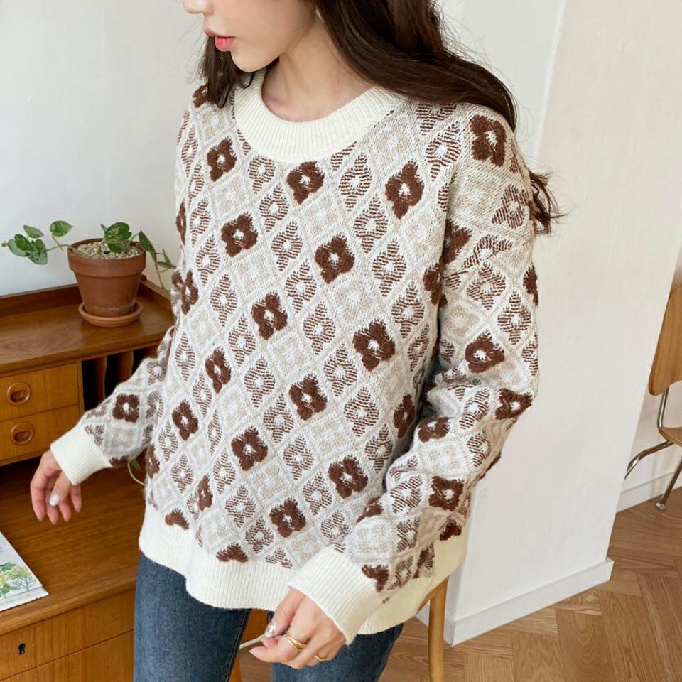 フラワーダイヤパターンニット・全3色・u62128 レディース 【tops】【韓国 ファッション トップス ニット ラウンドネック 長袖 パターン 柄 総柄 パターンニット レトロ　ビンテージ ガーリー 花柄 カジュアル 秋 冬】【STYLE】