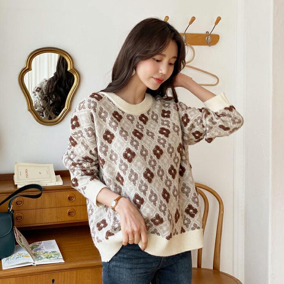 フラワーダイヤパターンニット・全3色・u62128 レディース 【tops】【韓国 ファッション トップス ニット ラウンドネック 長袖 パターン 柄 総柄 パターンニット レトロ　ビンテージ ガーリー 花柄 カジュアル 秋 冬】【STYLE】