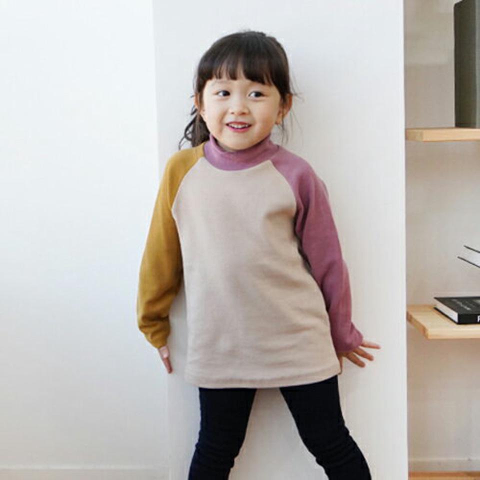 ツートン配色ハーフネックTシャツ・p010284 キッズ【3~8才】【tops】【トップス Tシャツ 長袖 ハーフネック 配色 ツートーン カジュアル シンプル 女の子 男の子 秋 冬 韓国 韓国子供服 子供 こども 子供服 こども服】【KIDS】