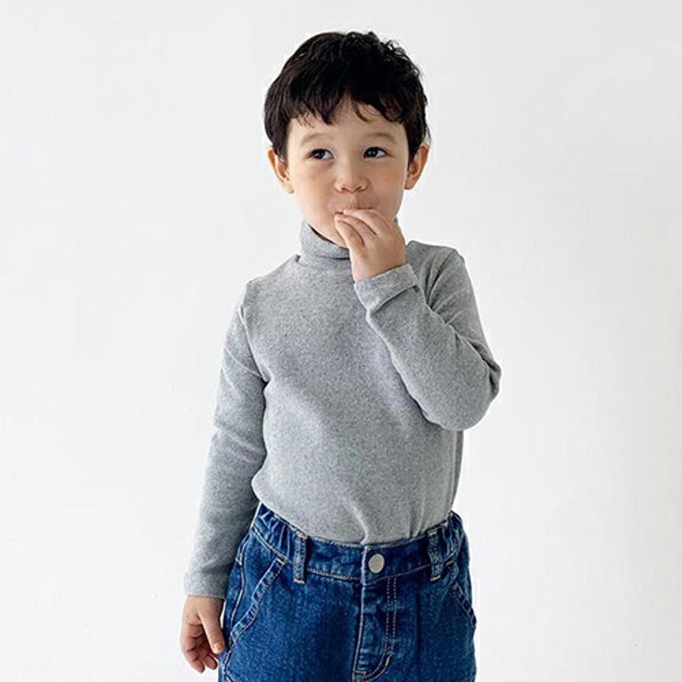 【キッズ30%OFF】デイリーコットンハイネックTシャツ・u09329 キッズ【3~8才】【tops】【トップス Tシャツ 長袖 ハイネック コットン 綿 単色 無地 シンプル ベーシック カジュアル ラフ 女の子 男の子 秋 冬 韓国 韓国子供服 子供 こども 子供服 こども服】【KIDS】