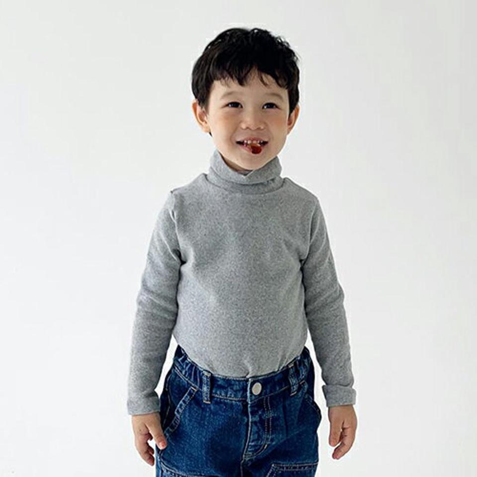 【キッズ30%OFF】デイリーコットンハイネックTシャツ・u09329 キッズ【3~8才】【tops】【トップス Tシャツ 長袖 ハイネック コットン 綿 単色 無地 シンプル ベーシック カジュアル ラフ 女の子 男の子 秋 冬 韓国 韓国子供服 子供 こども 子供服 こども服】【KIDS】