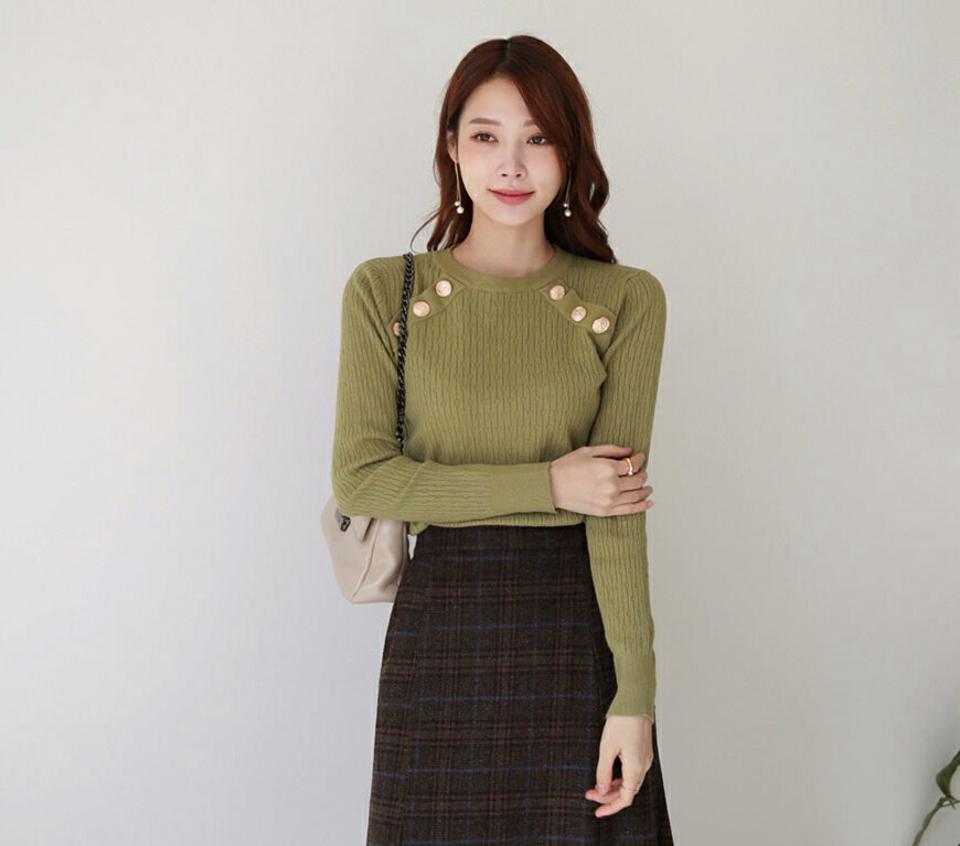 【只今10%OFF】ゴールドボタンリブニット・全4色・b65626 レディース 【tops】【トップス ニット ニットトップス 長袖 ゴールドボタン 単色 無地 シンプル リブ リブニット カジュアル 大人 上品 秋 冬 韓国 ファッション】【ハイホリHIHOLLI】