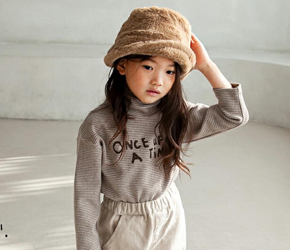 起毛ロゴボーダーハイネックTシャツ・u10111 キッズ【3~8才】【tops】【トップス Tシャツ 長袖 ボーダー柄 起毛 ロゴ ロゴT ロゴトップス ロンT カジュアル ラフ ハイネック 女の子 男の子 秋 冬 韓国 韓国子供服 子供 こども 子供服 こども服】【KIDS】