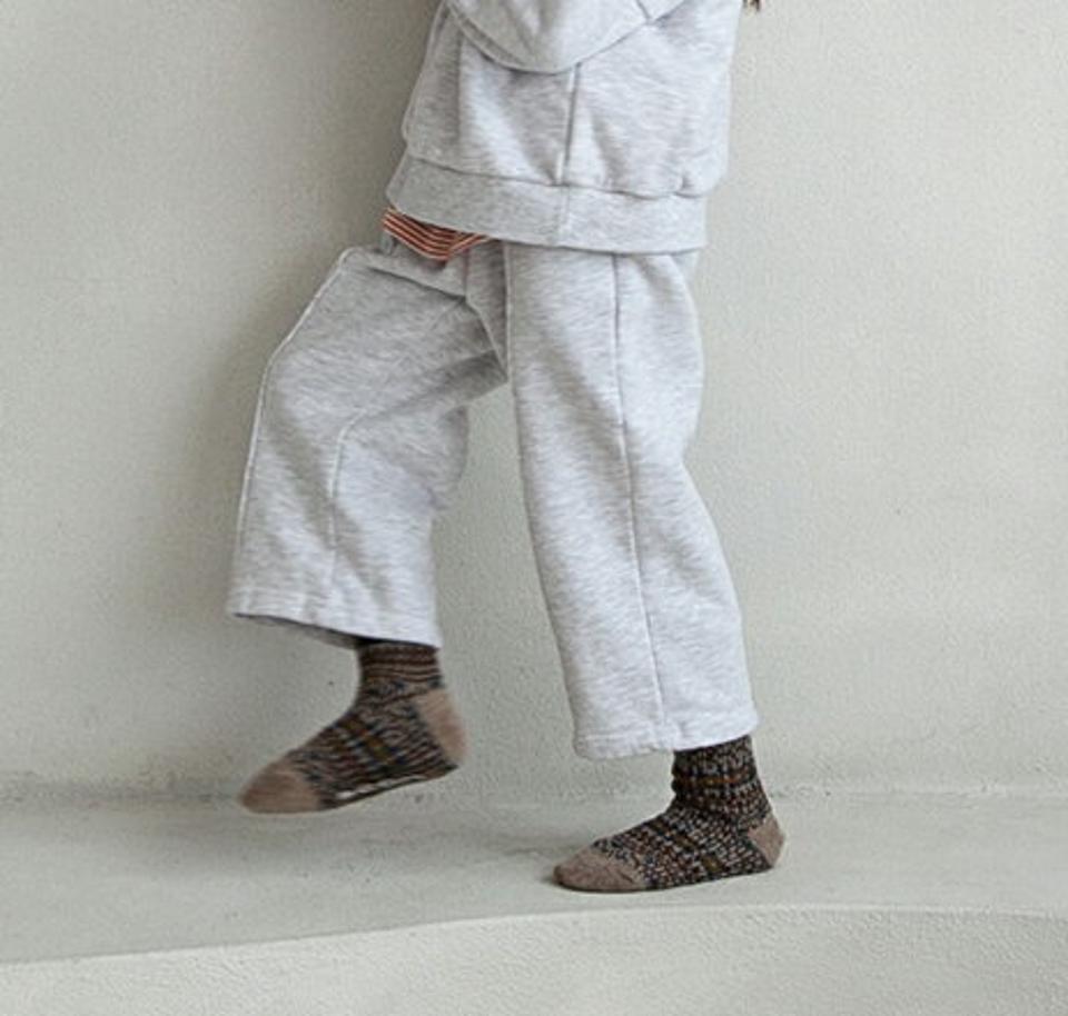 【キッズ30%OFF】裏起毛ピンタックパンツ・u10112 キッズ【3~8才】【pt】【パンツ ズボン ロングパンツ 長ズボン タック 裏起毛 単色 無地 シンプル カジュアル ラフ 女の子 男の子 冬 韓国 韓国子供服 子供 こども 子供服 こども服】【KIDS】