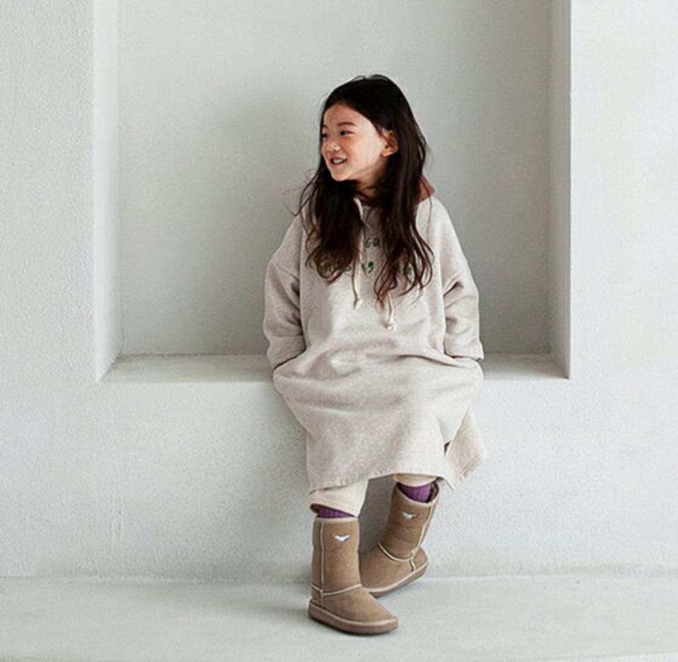 両起毛ロゴフーディワンピース・u10117 キッズ【3~8才】【ops】【ワンピース ロング ロングワンピース 長袖 オーバーサイズ ゆったり ロゴ フード フーディー 裏起毛 起毛 女の子 冬 韓国 韓国子供服 子供 こども 子供服 こども服】【KIDS】