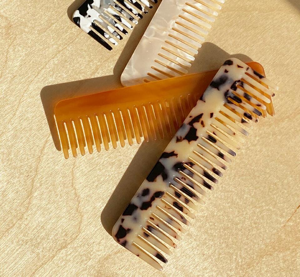 パターンブラシ・全4色・d61295 レディース 【acc】【韓国 ファッション ヘアアイテム ヘアブラシ ヘアコーム コーム アクリル 柄 パターン べっ甲風 ミニ 小さい 持ち歩き プラスチック スリム カジュアル 秋 冬】