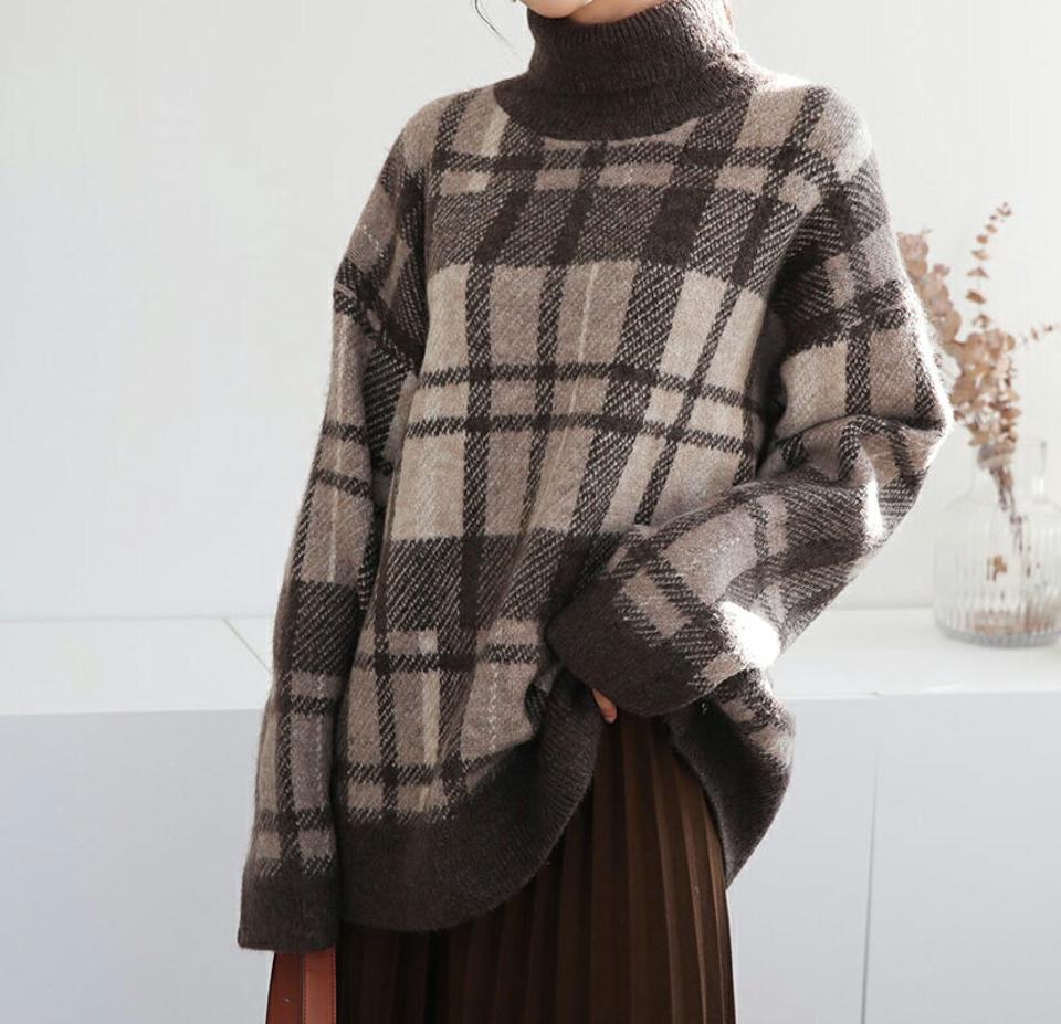 チェックタートルニット・全2色・b61257 レディース 【tops】【韓国 ファッション トップス ニット 長袖 ロングスリーブ ルーズ ゆったり オーバーサイズ 体型カバー ハイネック 柄 パターン ロング お尻カバー カジュアル 秋 冬】