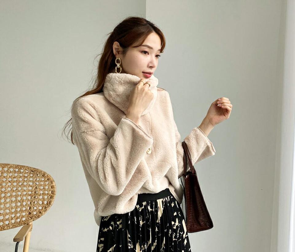 ネックウォーマー付エコファーTシャツ・全3色・t65773 レディース 【tops】【トップス 長袖 エコファー ファー フェイクファー ネックウォーマー 単色 無地 シンプル 可愛い かわいい セット set 冬 韓国 ファッション】【ハイホリHIHOLLI】