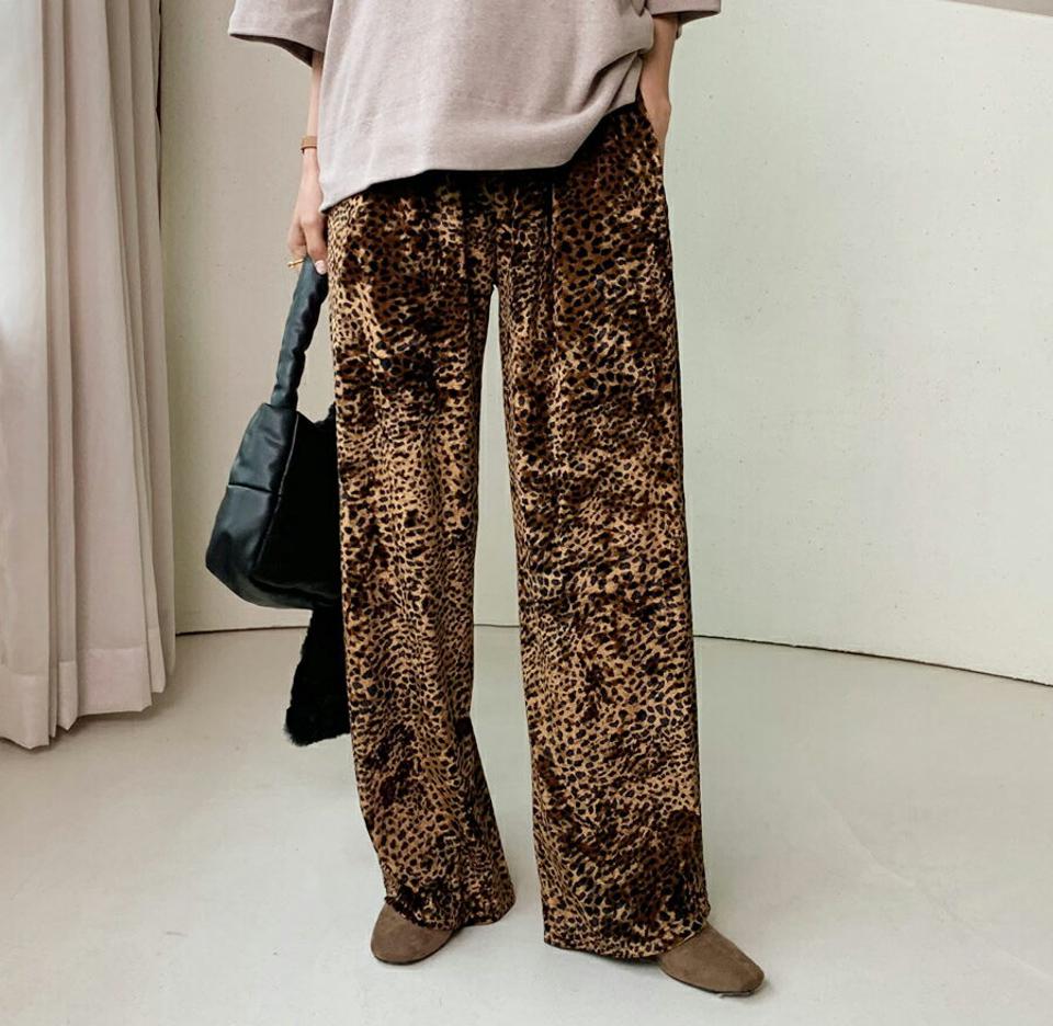 【只今10%OFF】ベロアレオパードパンツ・全2色・t56489 レディース 【pt】【韓国 ファッション ボトムス パンツ ロング フルレングス 10分丈 十分丈 ワイド ルーズ ウエストゴム パターン 柄 ヒョウ柄 アニマル柄 ベルベット ビーロード カジュアル 秋 冬】