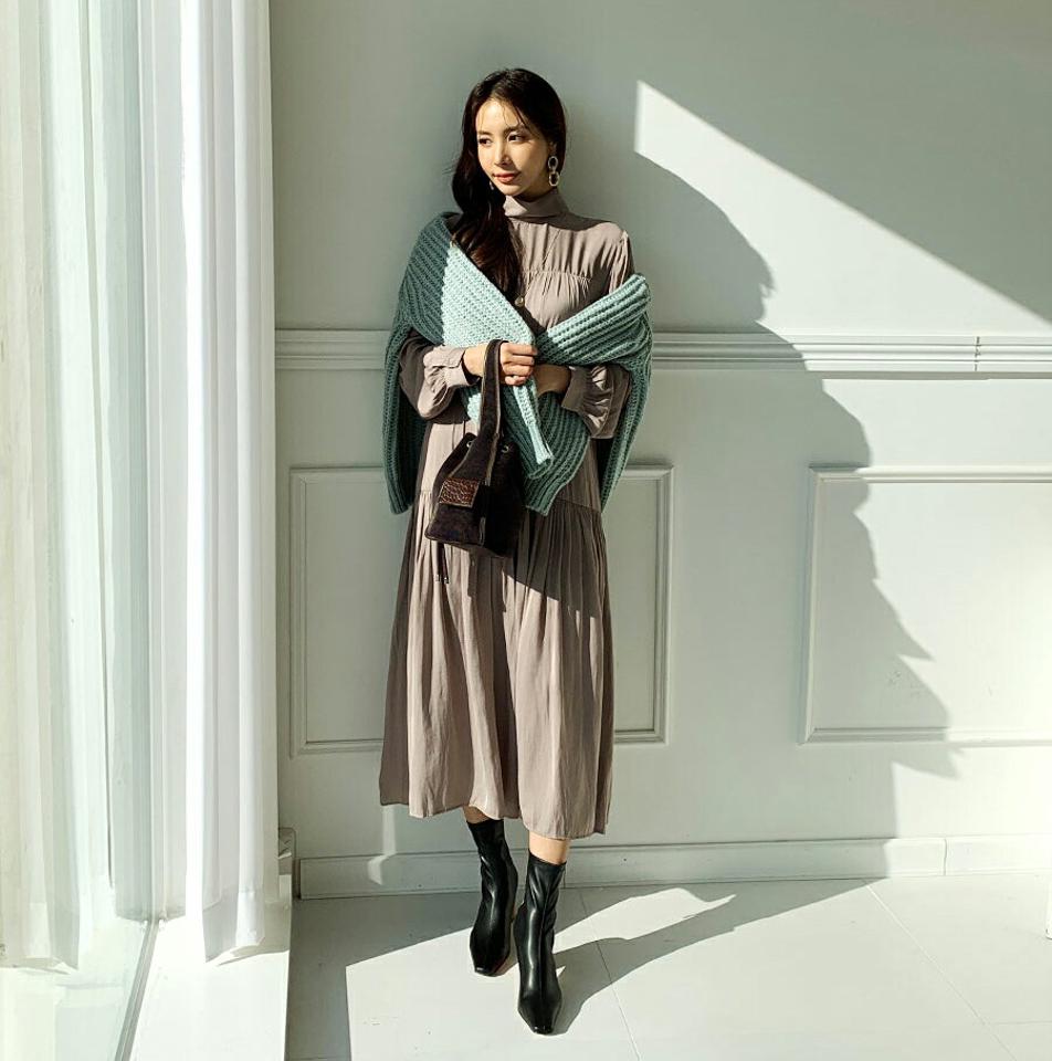 ギャザーロングワンピース・全2色・t65771 レディース 【ops】【ワンピース ロング ロングワンピース ギャザー 長袖 ハーフネック ナチュラル 単色 無地 シンプル 秋 冬 韓国 ファッション】【ハイホリHIHOLLI】