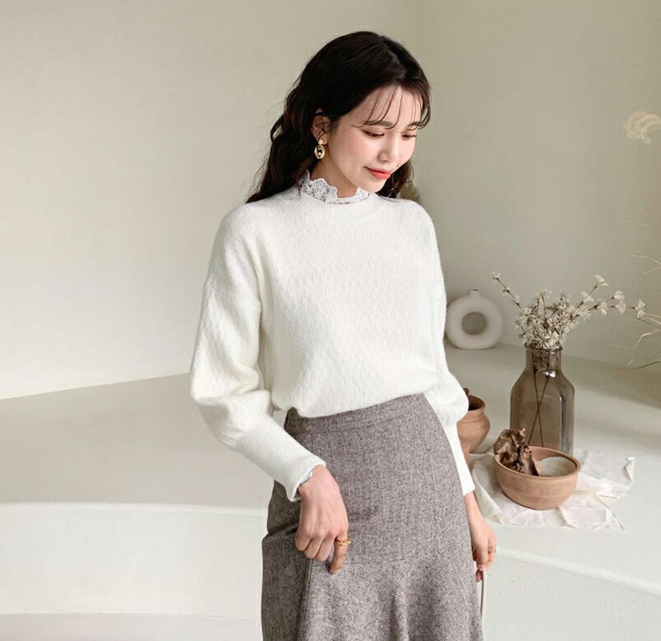 レースフリルネックニット・全3色・b56470 レディース 【tops】【韓国 ファッション トップス ニット レースネック フリルネック ハーフネック モックネック 長袖 パフスリーブ ぼわん袖 ボリューム袖 テクスチャー パステル きれいめ 無地 秋 冬】