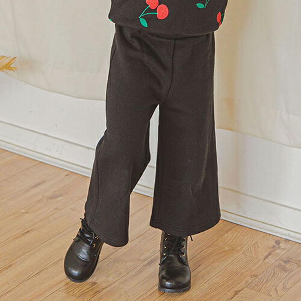 裏起毛ウエストゴムフレアパンツ・p009874 キッズ【3~8才】【pt】【パンツ ズボン ロングパンツ 長ズボン 単色 無地 シンプル フレアパンツ ウエストゴム 裏起毛 女の子 男の子 冬 韓国 韓国子供服 子供 こども 子供服 こども服】【KIDS】