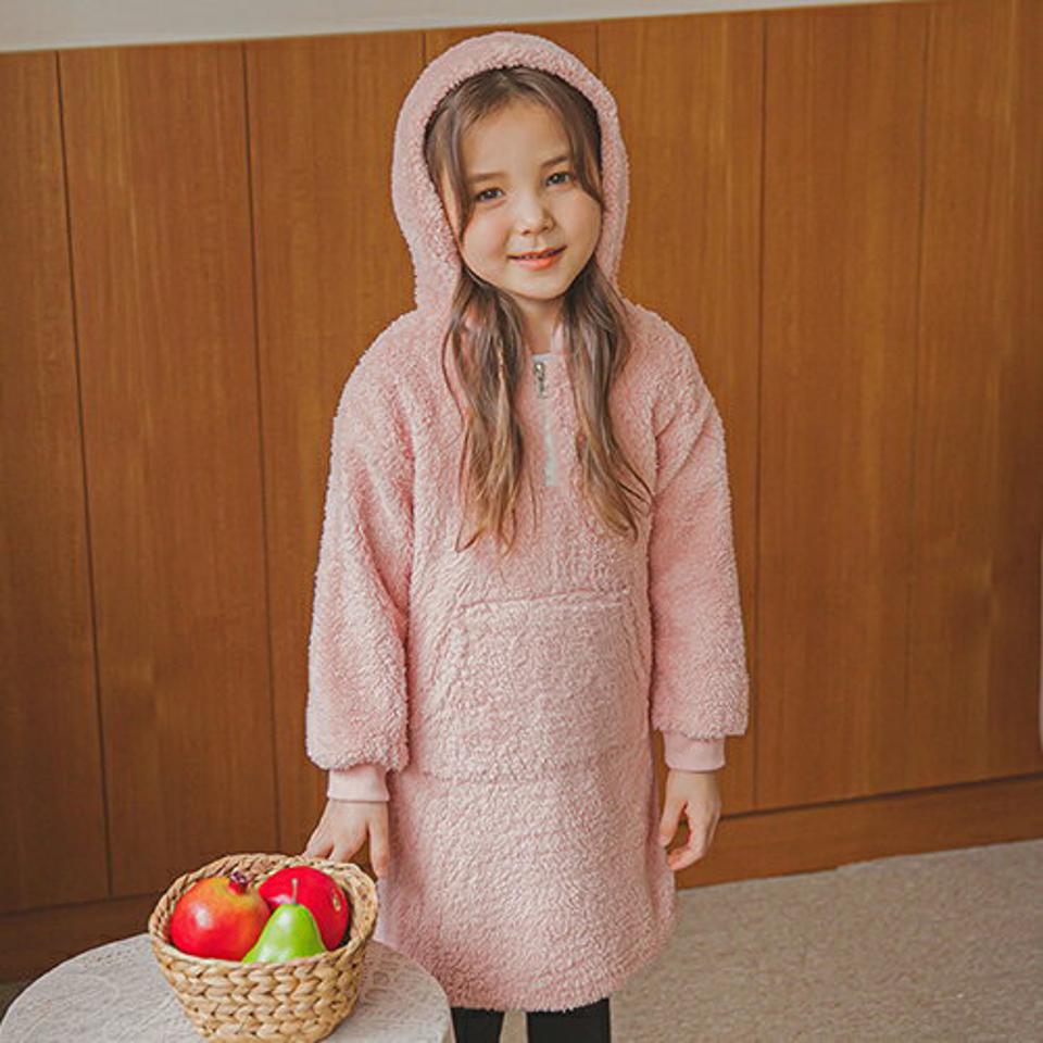 ハーフジップソフトワンピース・p009890 キッズ【3~8才】【ops】【ワンピース ミディ丈 ミディワンピース 長袖 フリース 単色 無地 シンプル カジュアル ジップアップ 女の子 秋 冬 韓国 韓国子供服 子供 こども 子供服 こども服】【KIDS】