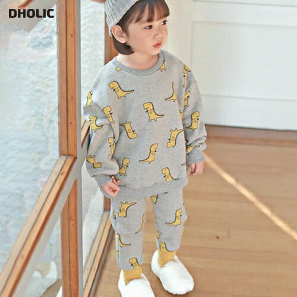 両起毛ダイナソーパターン上下SET・p010389 キッズ【3~8才】【set】【セットアップ setup トップス トレーナー 長袖 パンツ ズボン 長ズボン 恐竜 柄 スウェット 裏起毛 女の子 男の子 冬 韓国 韓国子供服 子供 こども 子供服 こども服】【KIDS】
