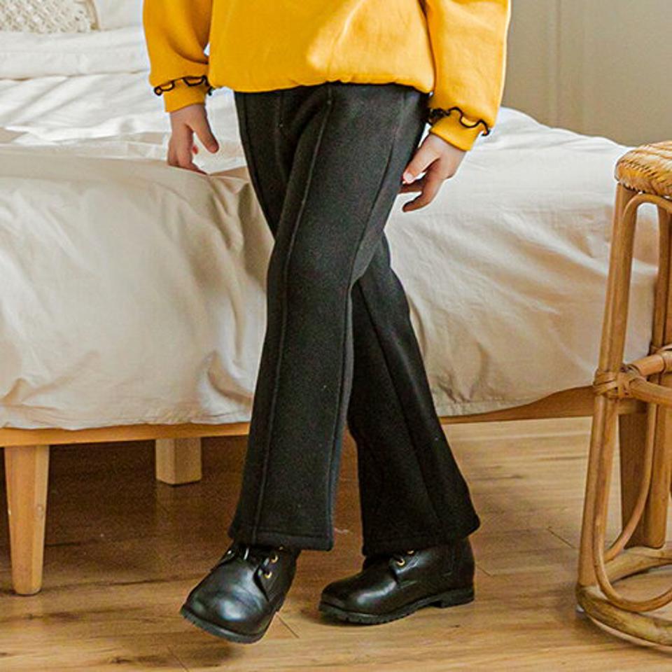 裏起毛ラインブーツカットパンツ(black)・p009862 キッズ【3~8才】【pt】【パンツ ズボン ロングパンツ 長ズボン ブーツカット ラインパンツ 裏起毛 単色 無地 シンプル 女の子 男の子 冬 韓国 韓国子供服 子供 こども 子供服 こども服】【KIDS】