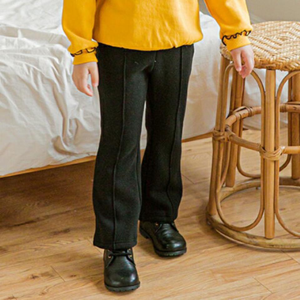 裏起毛ラインブーツカットパンツ(black)・p009862 キッズ【3~8才】【pt】【パンツ ズボン ロングパンツ 長ズボン ブーツカット ラインパンツ 裏起毛 単色 無地 シンプル 女の子 男の子 冬 韓国 韓国子供服 子供 こども 子供服 こども服】【KIDS】