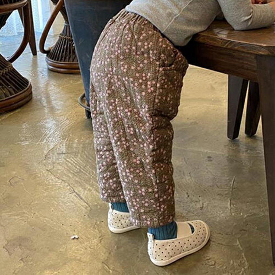【キッズ30%OFF】フラワーキルトパンツ・u09663 キッズ【3~8才】【pt】【パンツ ズボン ロングパンツ 長ズボン キルト キルティング フラワー 花柄 レトロ カジュアル 可愛い かわいい 女の子 秋 冬 韓国 韓国子供服 子供 こども 子供服 こども服】【KIDS】
