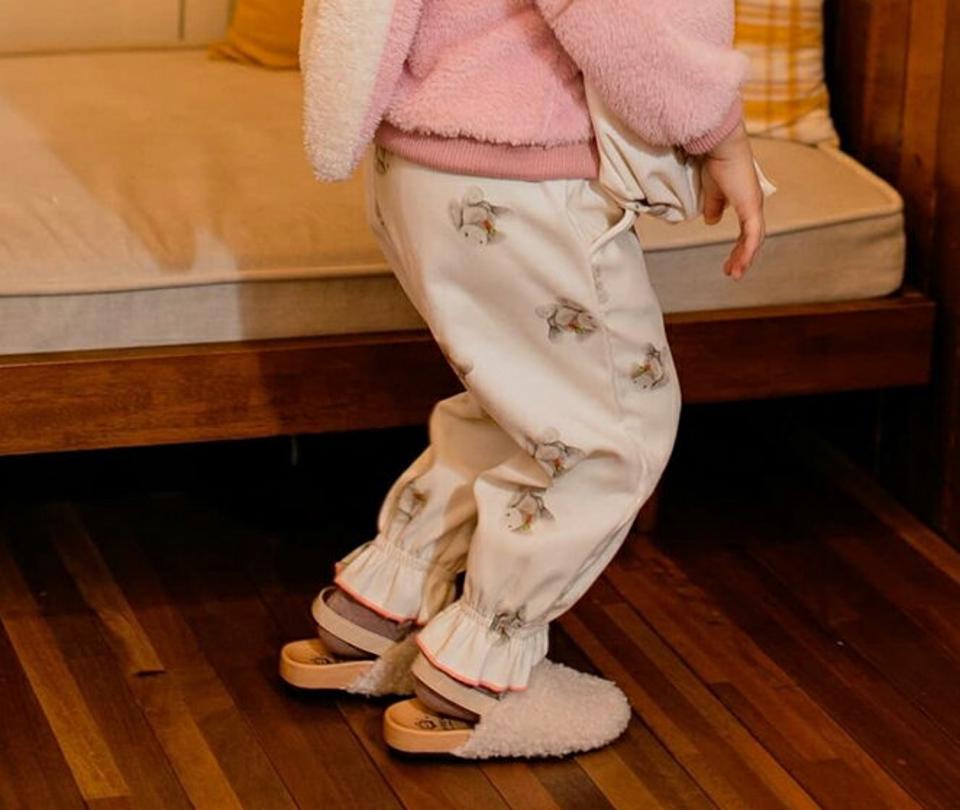 【キッズ30%OFF】両起毛うさぎプリントパンツ・u10430 キッズ【3~8才】【pt】【パンツ ズボン ロングパンツ 長ズボン ウサギ うさぎ 裏起毛 起毛 両起毛 可愛い かわいい アニマル 動物 ガーリー 女の子 男の子 冬 韓国 韓国子供服 子供 こども 子供服 こども服】【KIDS】