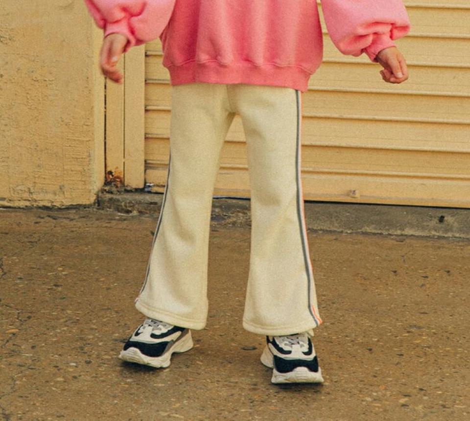 【キッズ30%OFF】ボア裏地ラインブーツカットパンツ(Kids)・u10318 キッズ 【3~8才】【pt】【韓国 ファッション ボトムス パンツ ロング ウエストゴム セミブーツカット 裏ボア ボアライニング 暖かい 女の子 キッズ 子供 子供服 幼稚園 通学 通園 低学年 秋 冬】【KIDS】