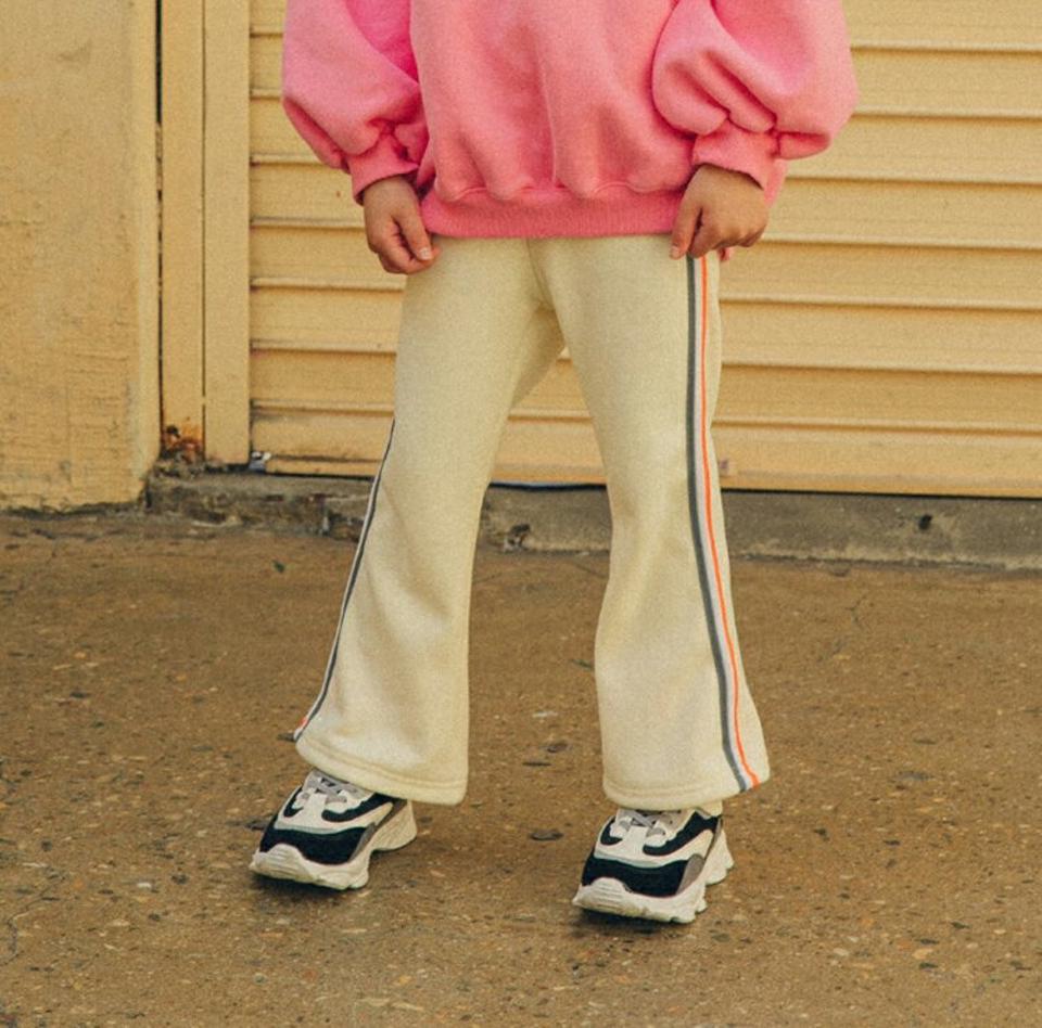 【キッズ30%OFF】ボア裏地ラインブーツカットパンツ(Kids)・u10318 キッズ 【3~8才】【pt】【韓国 ファッション ボトムス パンツ ロング ウエストゴム セミブーツカット 裏ボア ボアライニング 暖かい 女の子 キッズ 子供 子供服 幼稚園 通学 通園 低学年 秋 冬】【KIDS】