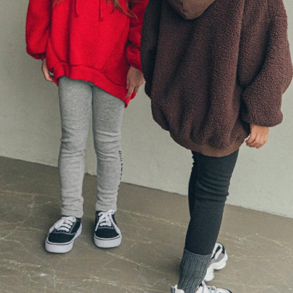 【キッズ30%OFF】ボア裏地ロゴレギンス(Kids)・u10325 キッズ 【3~8才】【pt】【韓国 ファッション ボトムス スパッツ パンツ ロング ウエストゴム セミブーツカット 裏ボア 暖かい 保温 女の子 男の子 キッズ 子供 子供服 幼稚園 通学 通園 低学年 秋 冬】【KIDS】