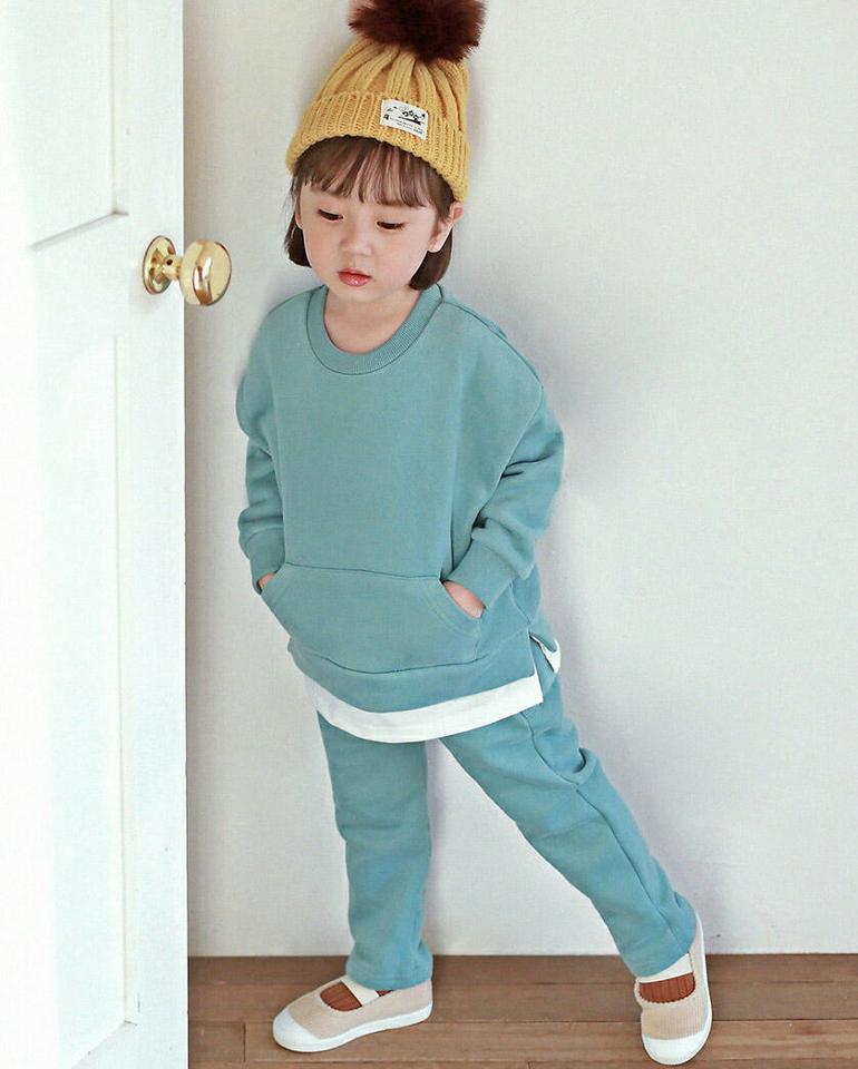 【キッズ30%OFF】両起毛パッチポケットスウェット上下SET・p010382 キッズ 【3~8才】【SET】【韓国 ファッション セットアップ スウェット トレーナー Tシャツ カットソー 長袖 パンツ ロング アウトドア 運動 キッズ 子供 子供服 幼稚園 通学 通園 低学年 秋 冬】【KIDS】