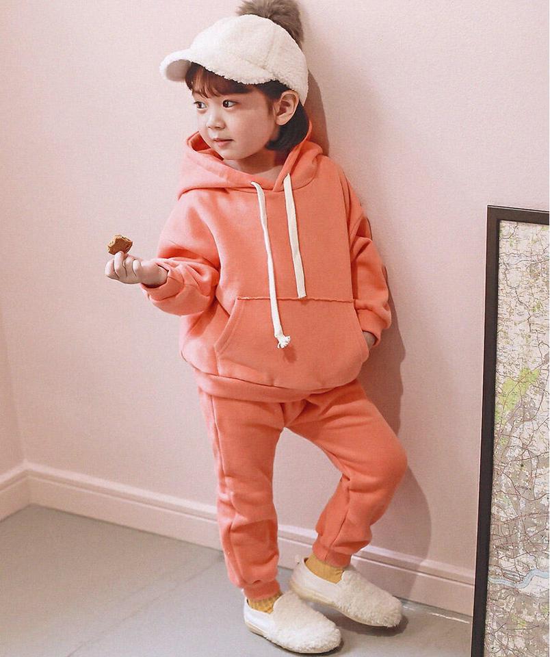 【キッズ30%OFF】両起毛WOWフーディ上下SET・p010387 キッズ 【3~8才】【SET】【韓国 ファッション セットアップ スウェット トレーナー Tシャツ パーカー 長袖 パンツ ロング アウトドア 運動 ロゴ レタリング キッズ 子供 子供服 幼稚園 通学 通園 低学年 秋 冬】【KIDS】