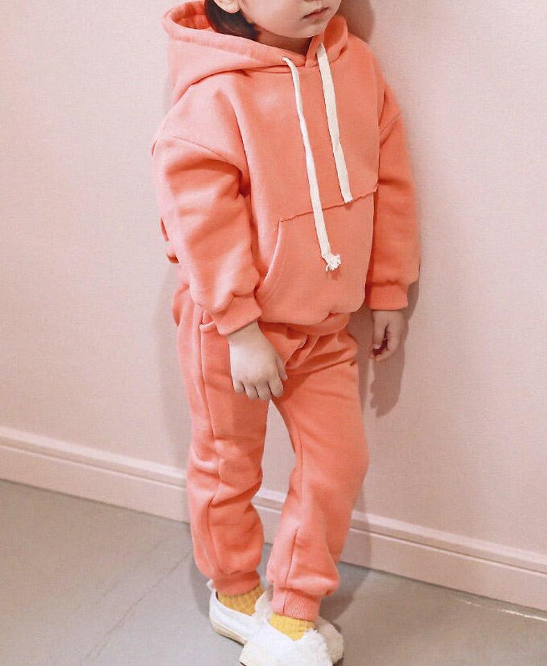 【キッズ30%OFF】両起毛WOWフーディ上下SET・p010387 キッズ 【3~8才】【SET】【韓国 ファッション セットアップ スウェット トレーナー Tシャツ パーカー 長袖 パンツ ロング アウトドア 運動 ロゴ レタリング キッズ 子供 子供服 幼稚園 通学 通園 低学年 秋 冬】【KIDS】