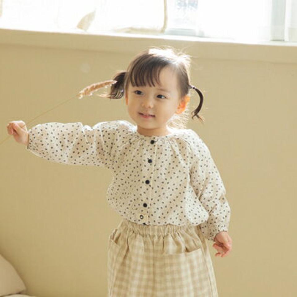 丸襟花柄コットンブラウス・p009753 キッズ【0~2才】【bl】【トップス ブラウス 長袖 コットン 綿 花柄 フラワー 丸襟 かわいい 可愛い ナチュラル 女の子 秋 冬 韓国 韓国子供服 子供 こども 子供服 こども服】【KIDS】