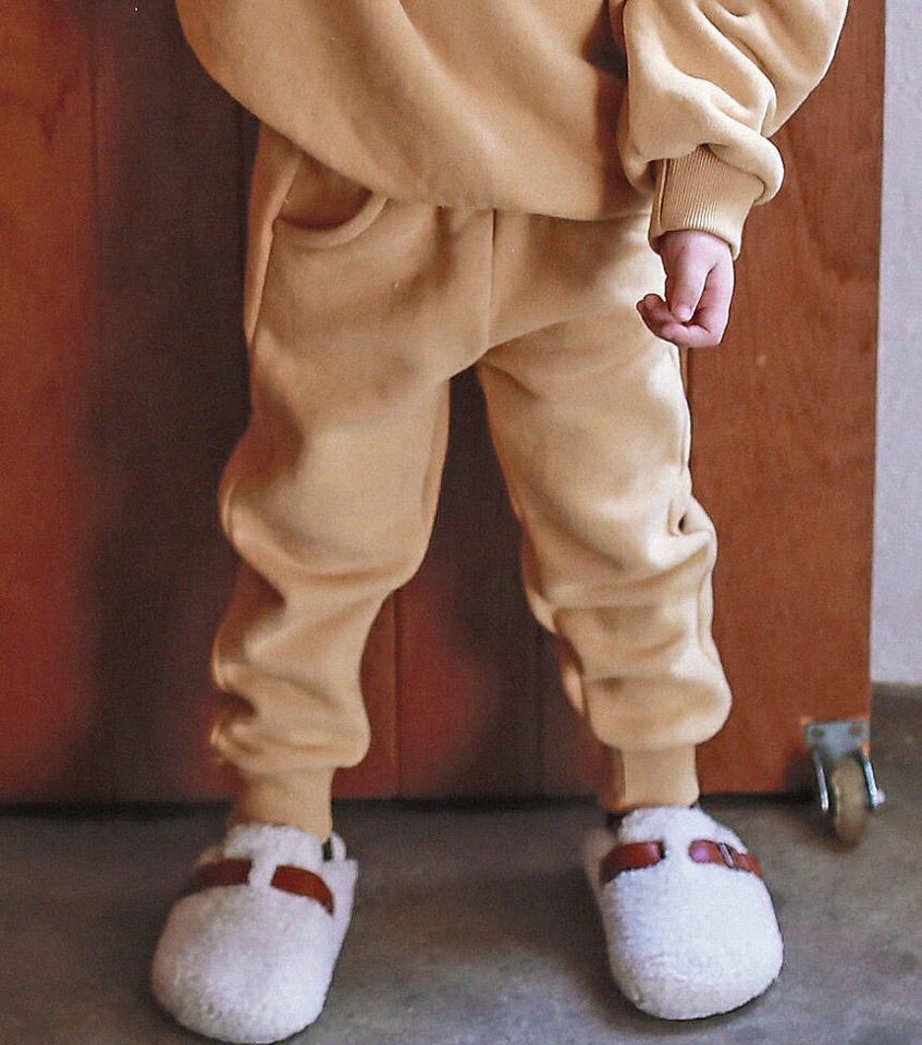 【キッズ30%OFF】両起毛スウェットジョガーパンツ・p010420 キッズ【3~8才】【pt】【パンツ ズボン ロングパンツ 長ズボン ジョガーパンツ 単色 無地 シンプル スウェット 裏起毛 起毛 カジュアル 女の子 男の子 冬 韓国 韓国子供服 子供 こども 子供服 こども服】【KIDS】