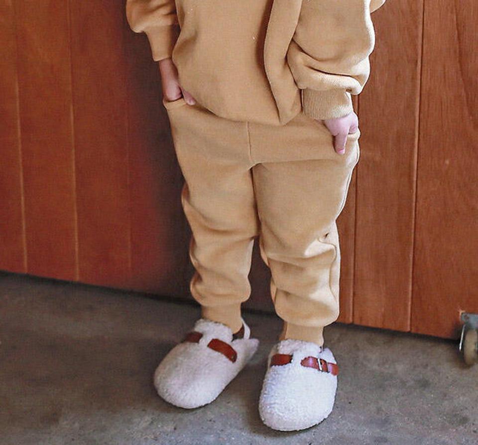 【キッズ30%OFF】両起毛スウェットジョガーパンツ・p010420 キッズ【3~8才】【pt】【パンツ ズボン ロングパンツ 長ズボン ジョガーパンツ 単色 無地 シンプル スウェット 裏起毛 起毛 カジュアル 女の子 男の子 冬 韓国 韓国子供服 子供 こども 子供服 こども服】【KIDS】