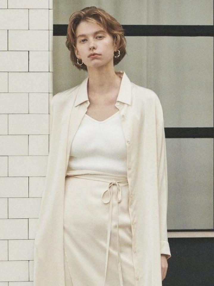 【emmi atelier】ブラカップ付き紐キャミソール