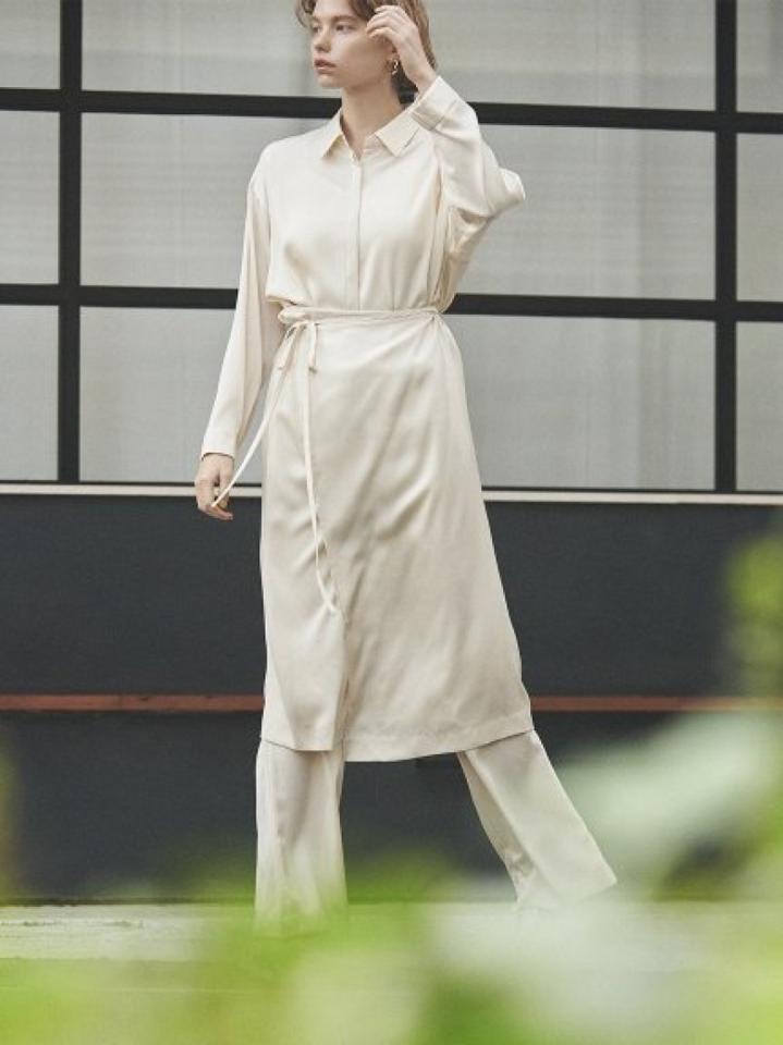 【emmi atelier】ブラカップ付き紐キャミソール
