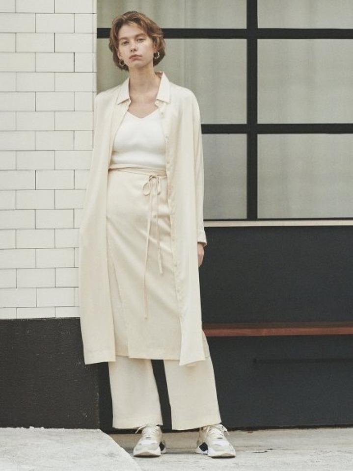 【emmi atelier】ブラカップ付き紐キャミソール