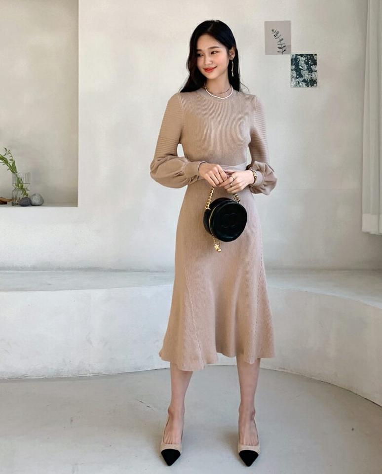 リボンリブニットワンピース・全2色・b62228 レディース 【ops】【韓国 ファッション ワンピース ラウンドネック 長袖 フレア Aライン プリーツ ニット パフスリーブ ぼわん袖 ボリューム袖 スリム 細身 カジュアル 秋 冬】