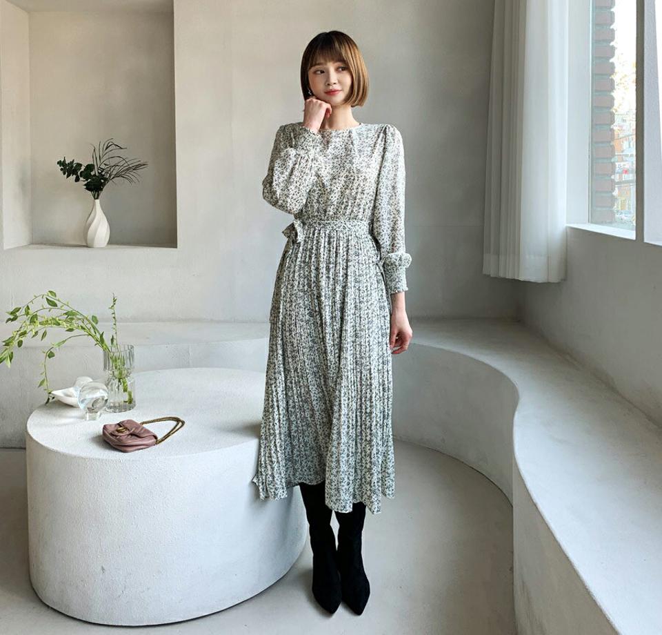 ストラップ付花柄ワンピース・全2色・b62229 レディース 【ops】【韓国 ファッション ワンピース ラウンドネック 長袖 フレア Aライン プリーツ 小花柄 パターン 柄 パフスリーブ ぼわん袖 ボリューム袖 揺れる シアー カジュアル 秋 冬】