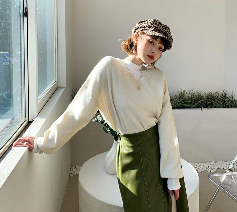 Vネックニット・全4色・t62220 レディース 【tops】【韓国 ファッション トップス ニット 長袖 ルーズ ゆったり ドロップショルダー 体型カバー ハイゲージ 無地 カジュアル 秋 冬】