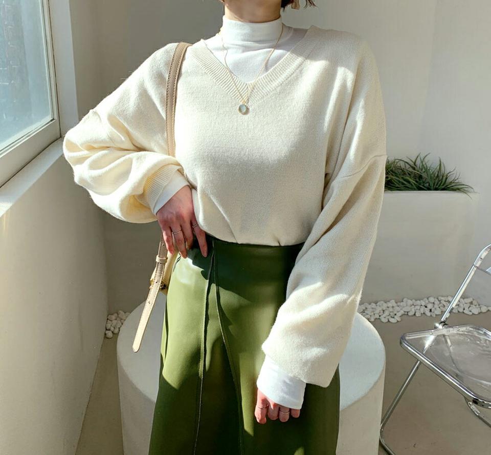 Vネックニット・全4色・t62220 レディース 【tops】【韓国 ファッション トップス ニット 長袖 ルーズ ゆったり ドロップショルダー 体型カバー ハイゲージ 無地 カジュアル 秋 冬】