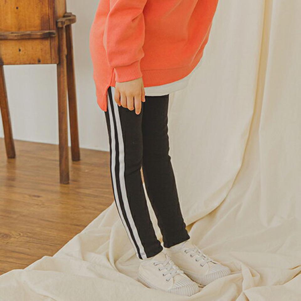 ファー裏地ツーラインレギンス・p009852 キッズ【3~8才】【pt】【レギンス パンツ ズボン ロングパンツ ライン ラインパンツ ファー 裏地ファー カジュアル ラフ 女の子 男の子 冬 韓国 韓国子供服 子供 こども 子供服 こども服】【KIDS】