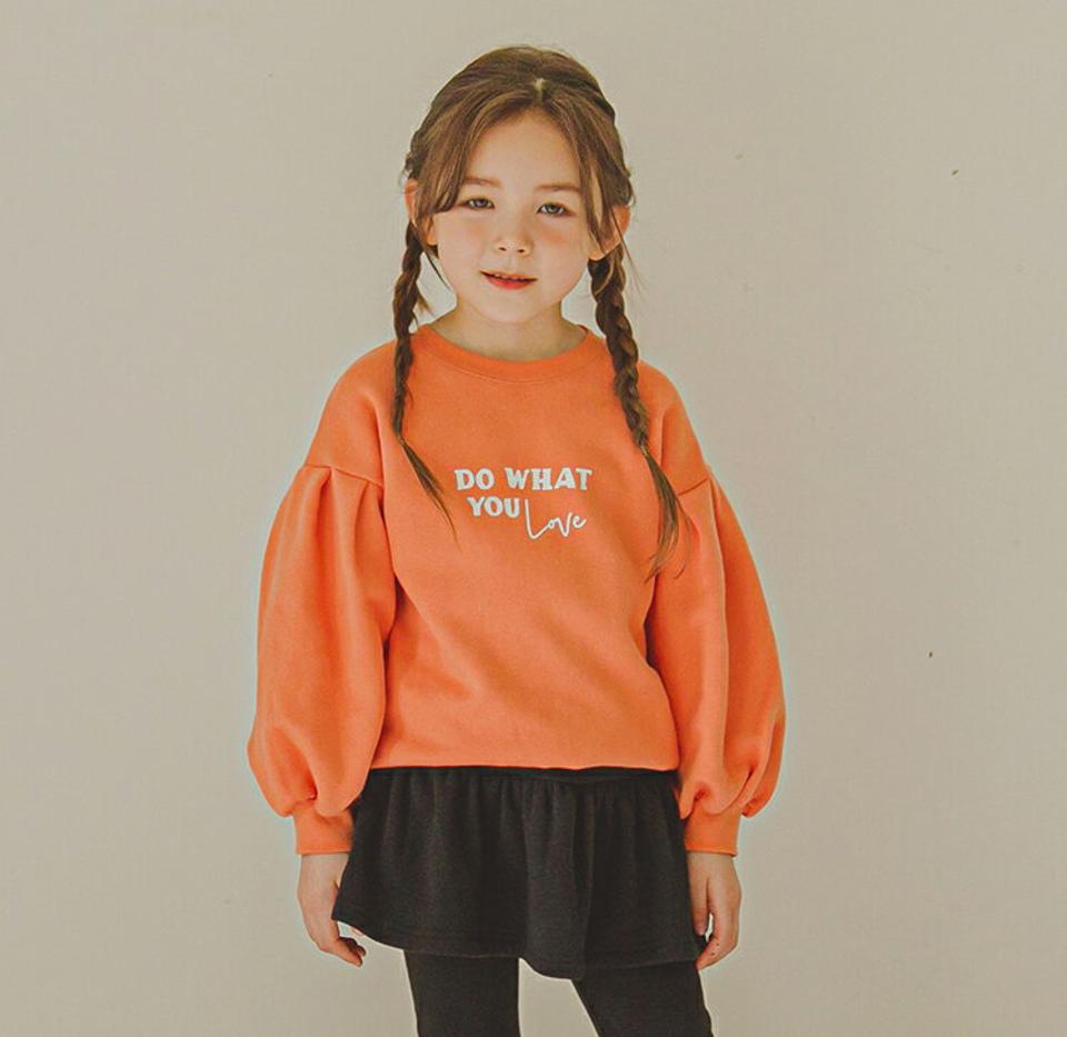 裏起毛パフスリーブロゴスウェット(orange)・p010104 キッズ【3~8才】【tops】【トップス スウェット トレーナー　長袖 パフスリーブ パフ袖 ロゴ ロゴトップス 裏起毛 カジュアル ラフ 女の子 冬 韓国 韓国子供服 こども 子供服 こども服】【KIDS】