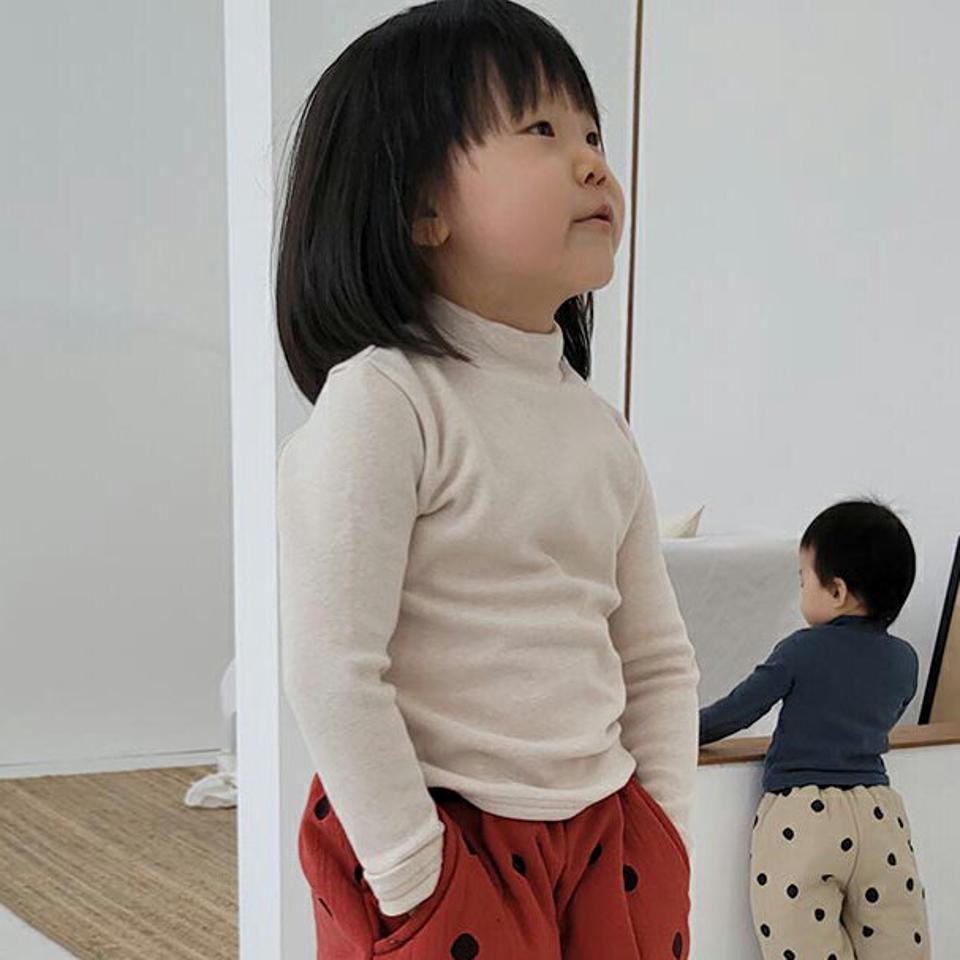 ハーフネックTシャツ・u10476 キッズ【3~8才】【tops】【トップス Tシャツ 長袖 単色 無地 シンプル カジュアル ベーシック ハーフネック 無地T ロンT 女の子 男の子 秋 冬 韓国 韓国子供服 子供 こども 子供服 こども服】【KIDS】