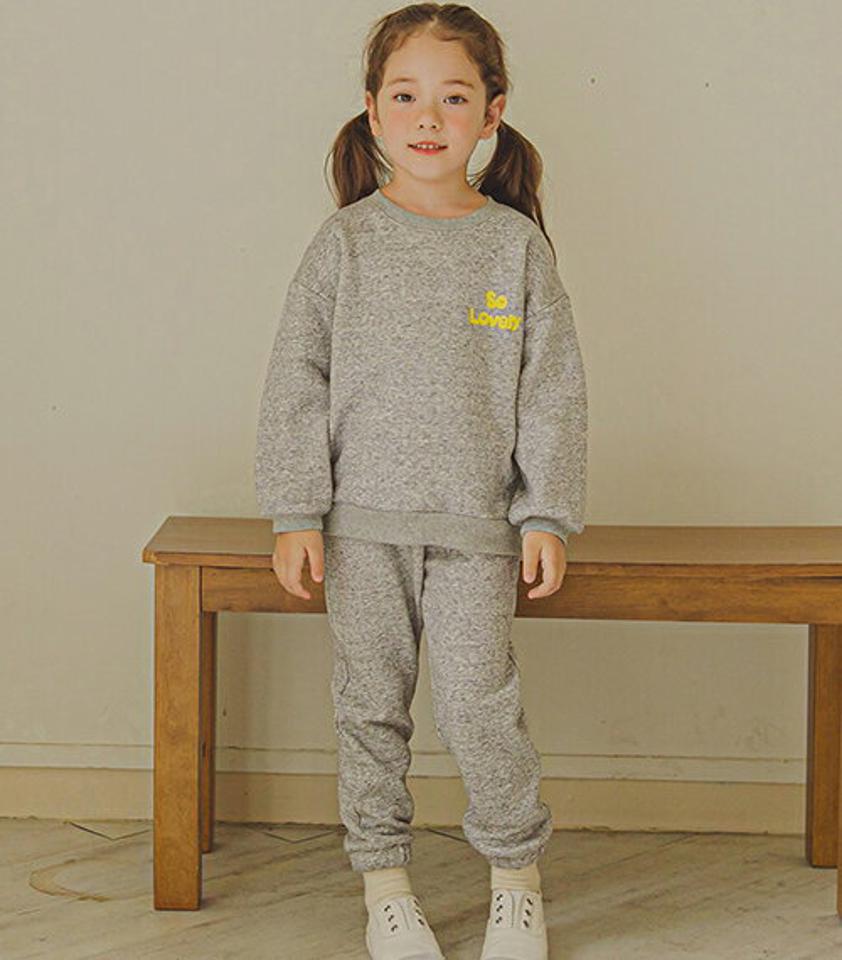 裏起毛Lovery上下SET(green)・p010102 キッズ 【3~8才】【pt】【韓国 ファッション セットアップ スウェット トレーナー Tシャツ ロングパンツ ジョガーパンツ レタリング ロゴ 女の子 男の子 キッズ 子供服 幼稚園 通学 通園 低学年 秋 冬】【KIDS】