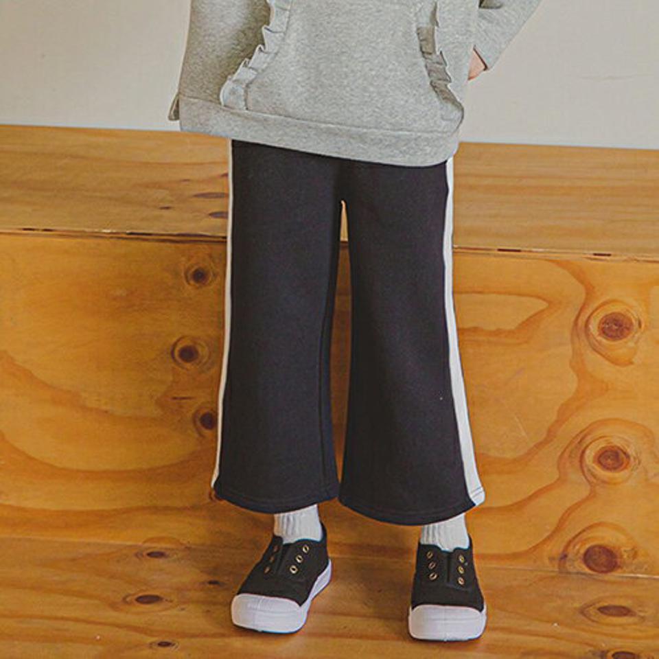 裏起毛サイドラインパンツ・p009851 キッズ 【3~8才】【pt】【韓国 ファッション ボトムス パンツ ロング ウエストゴム ワイド 無地 女の子 男の子 ユニセックス 運動 アウトドア 楽 キッズ 子供 子供服 幼稚園 通学 通園 低学年 秋 冬】【KIDS】